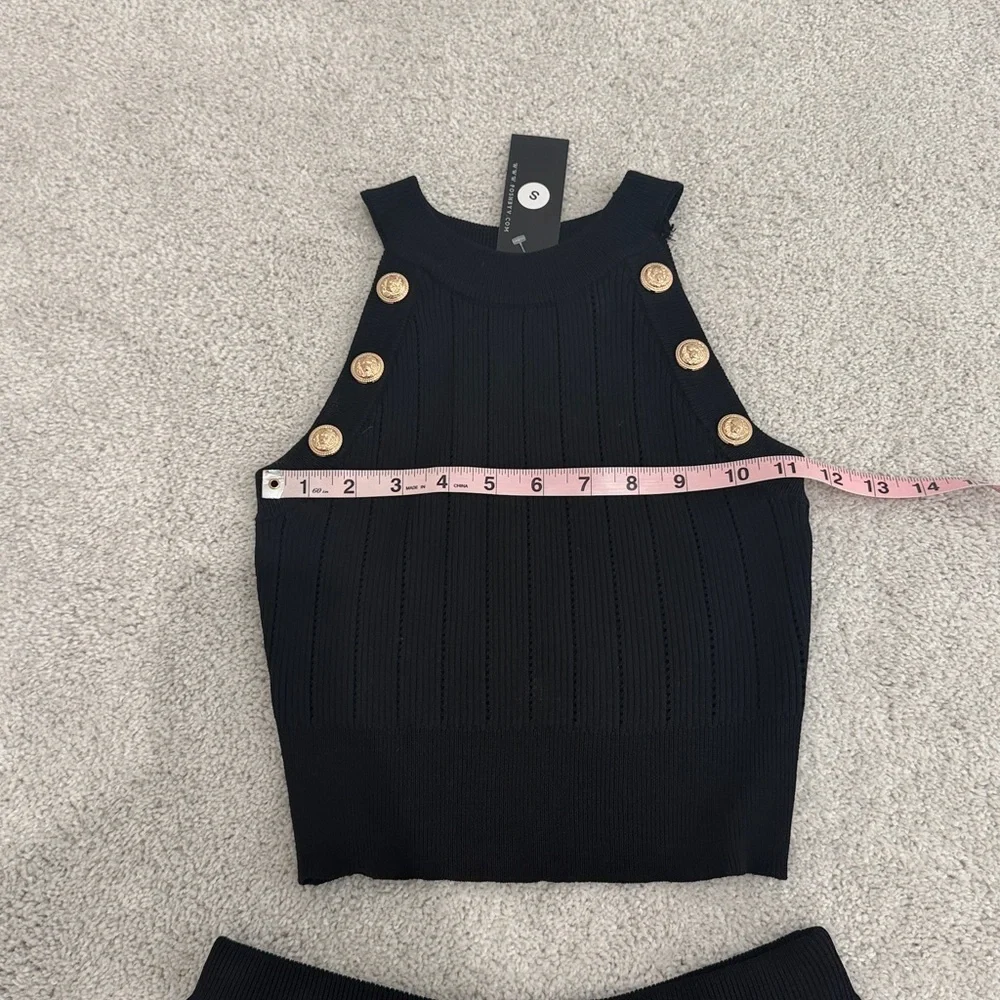 Elegant Black Skirt Set with Gold Accents - Picture 9 of 10